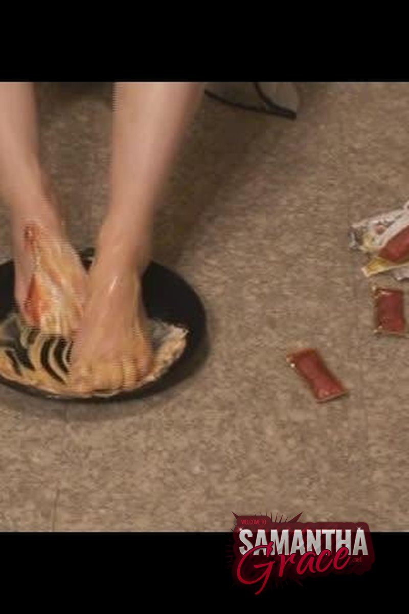 Wet and Messy Feet - Screenshot 1 of 4 - Food