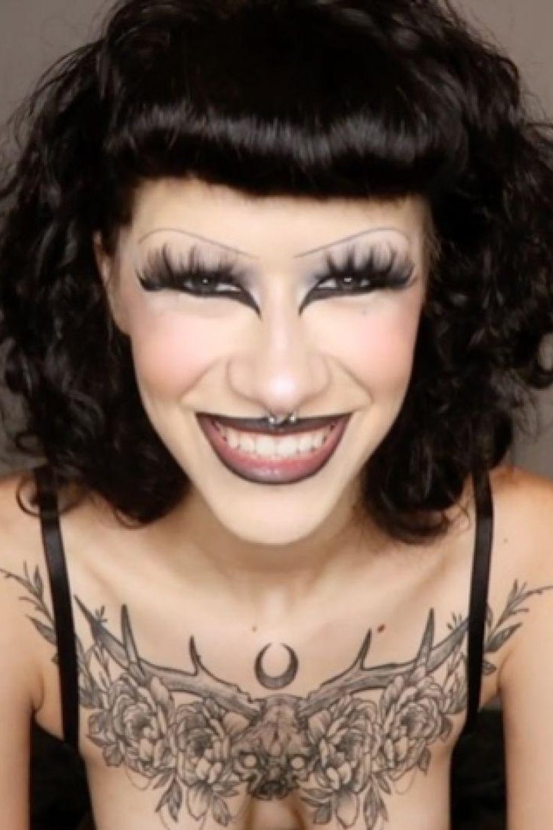Goth Girl JOI - Screenshot 1 of 4 - Ass Smacking