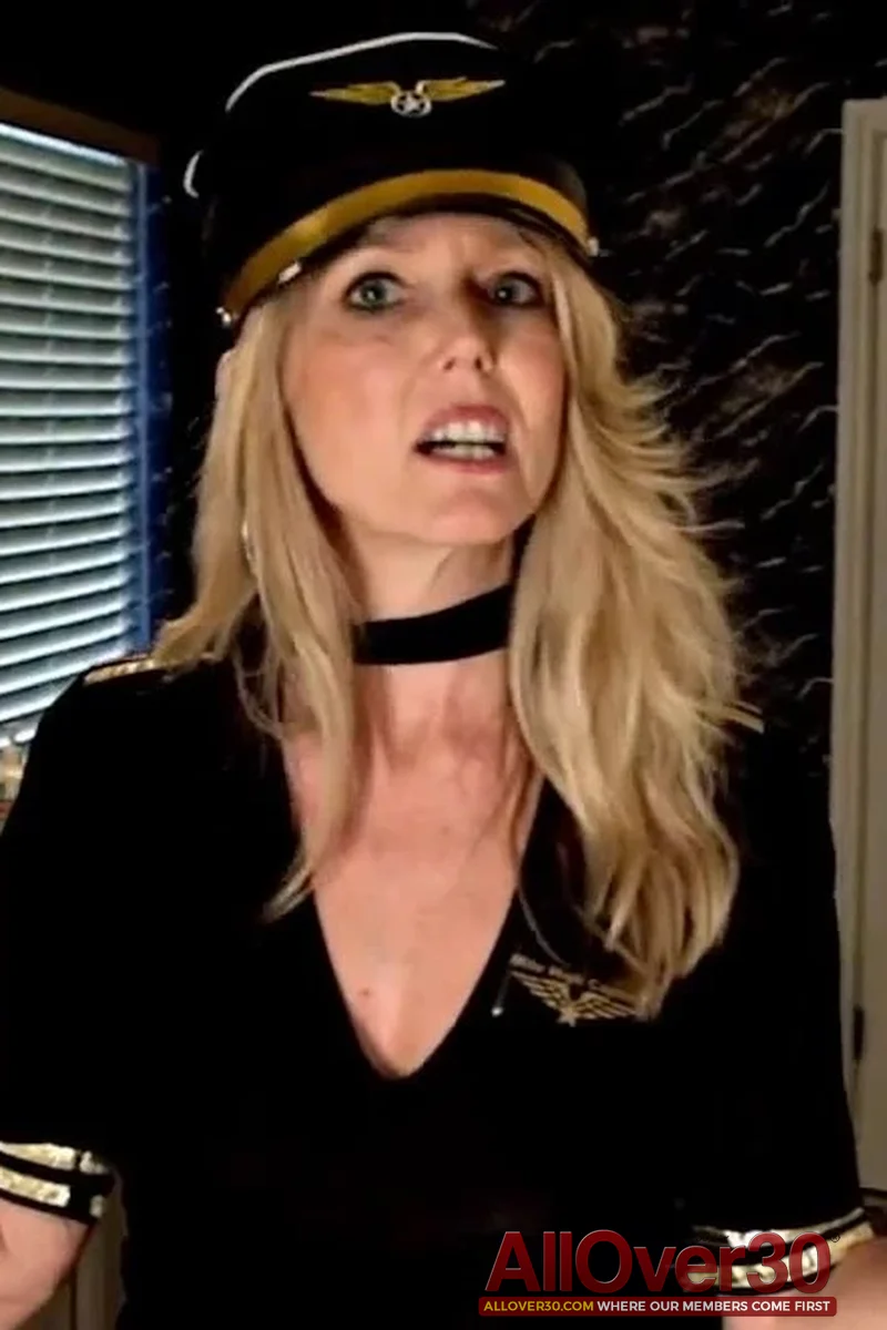 Ginger B: Interview - Screenshot 1 of 4 - Foot Fetish