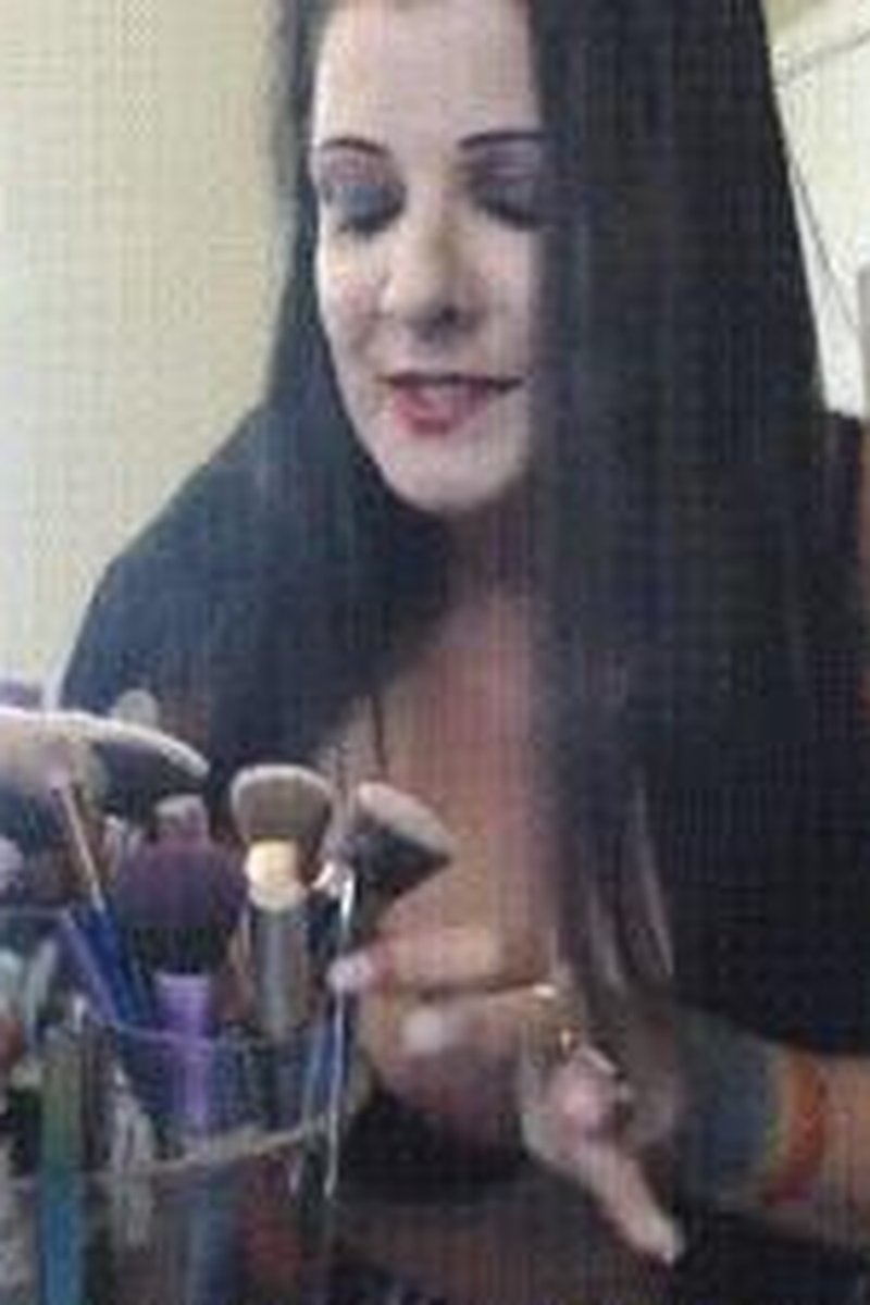 Sissy Needs Make Up - Screenshot 1 of 4 - Femdom