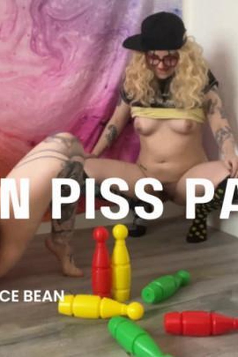 Piss Party - Screenshot 1 of 4 - Golden Shower