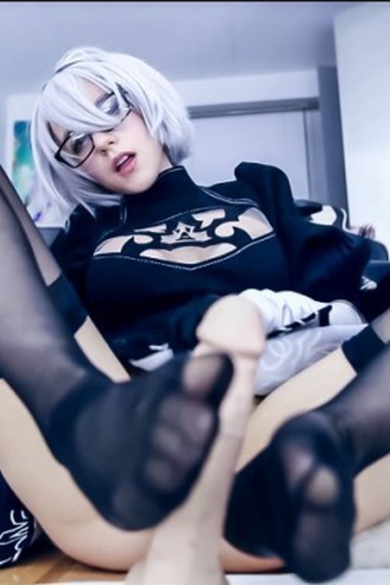 NieR Automata: 2B POV Footjob - Screenshot 1 of 4 - Cosplay
