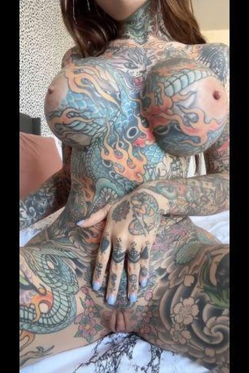 Oil Show - Screenshot 1 of 4 - Big Tits