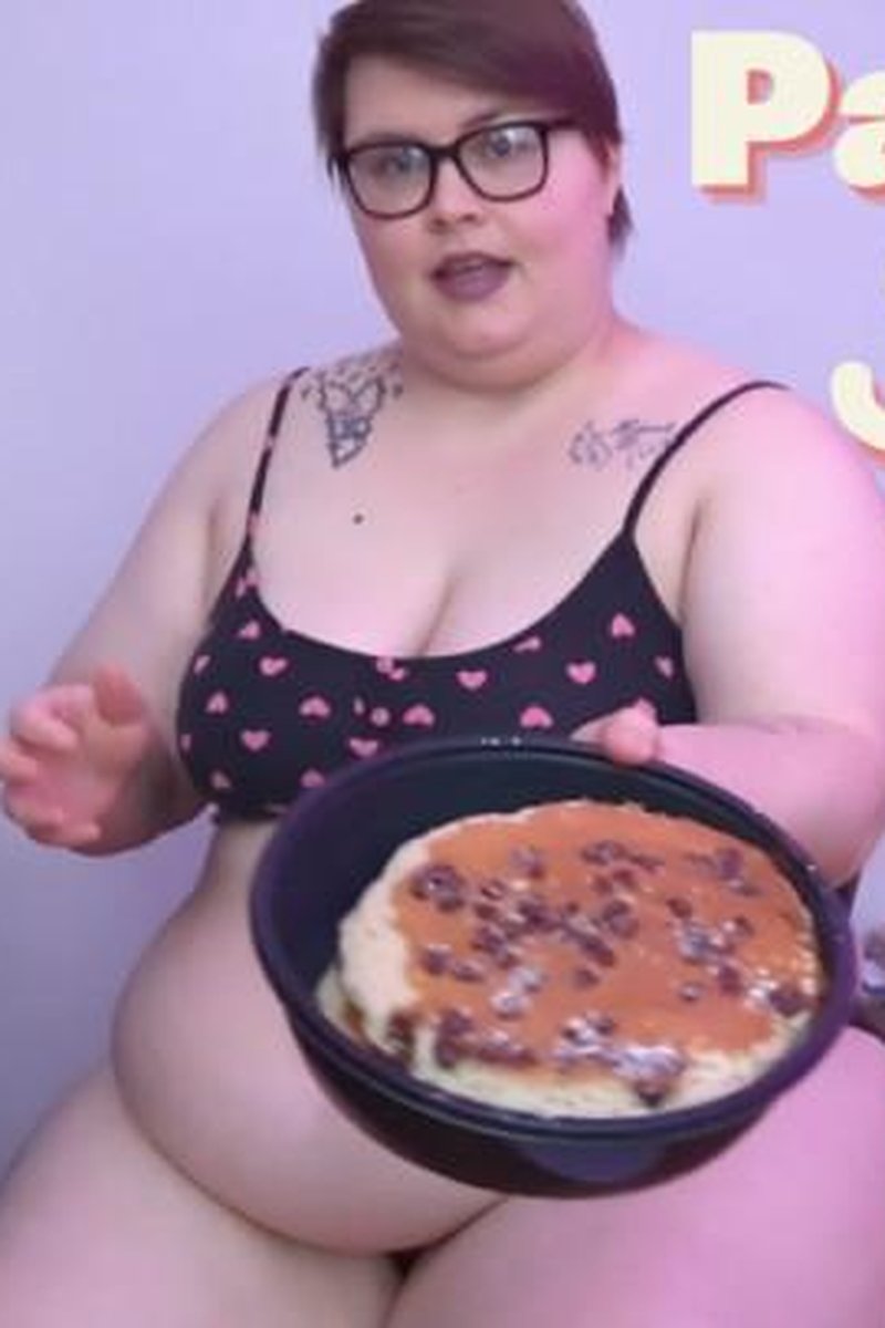 Plump Pancake Stuffing - Screenshot 1 of 4 - BBW