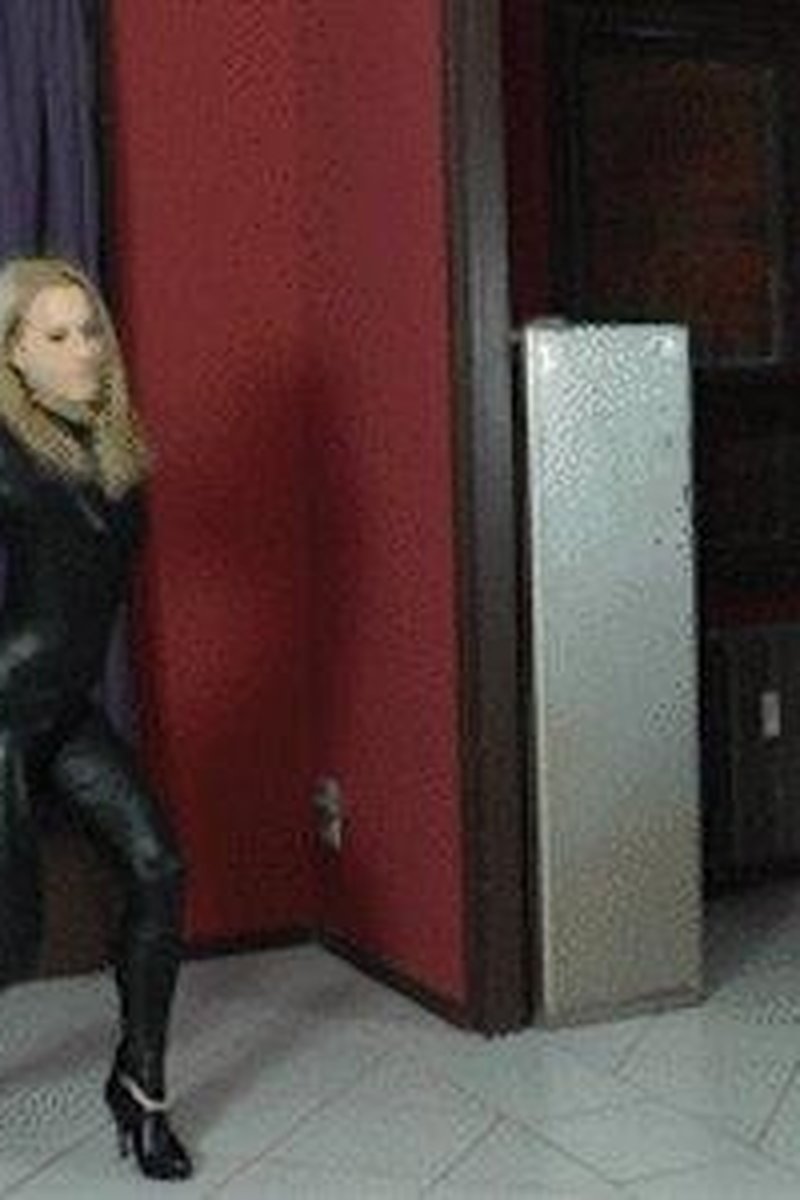 HD Forbidden Things - Screenshot 1 of 4 - Femdom