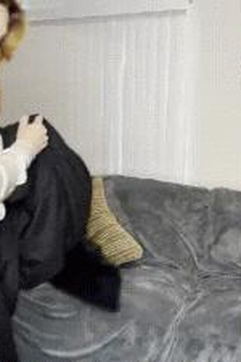 Step-Mom Catches You Watching MILF Porn Custom - Screenshot 1 of 4 - Cum Begging