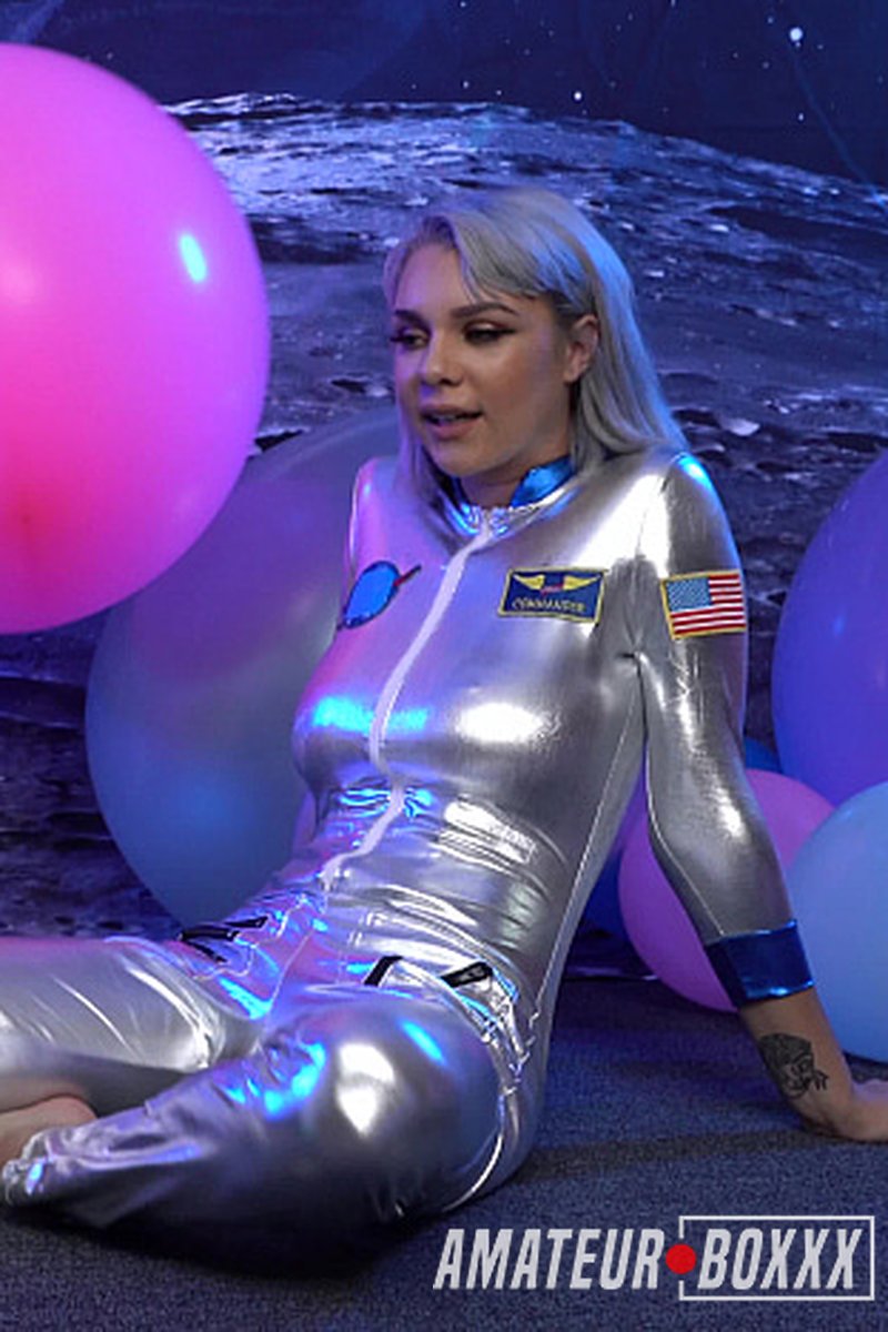 Gabbie Carter Space Ballons - Screenshot 1 of 4 - Gabbie Carter