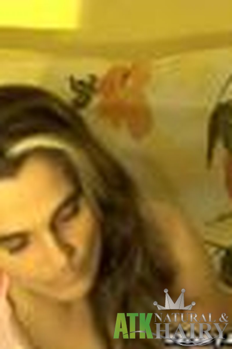 Elise - Mature And Hairy - Screenshot 1 of 4 - Elise Eli037
