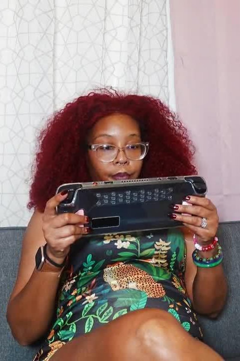 Ignoring You While Gaming - Screenshot 1 of 4 - Femdom