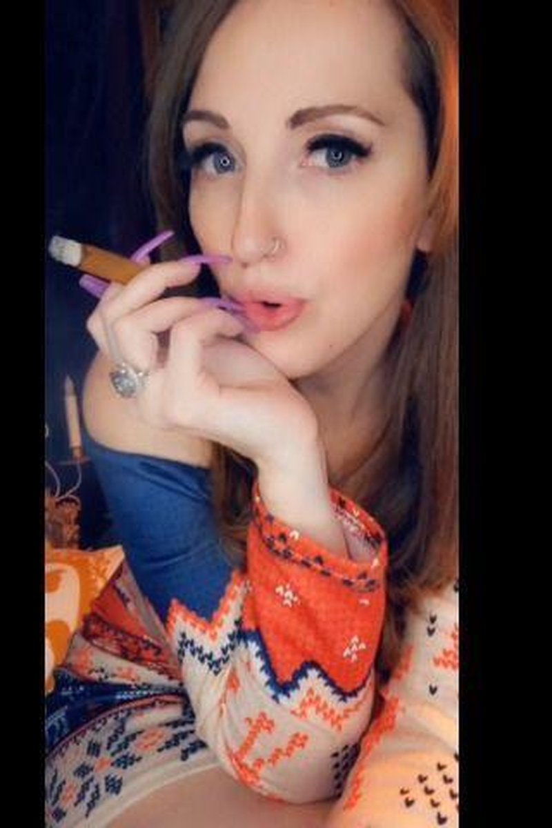 Nighttime Smoke - Screenshot 1 of 4 - Big Tits
