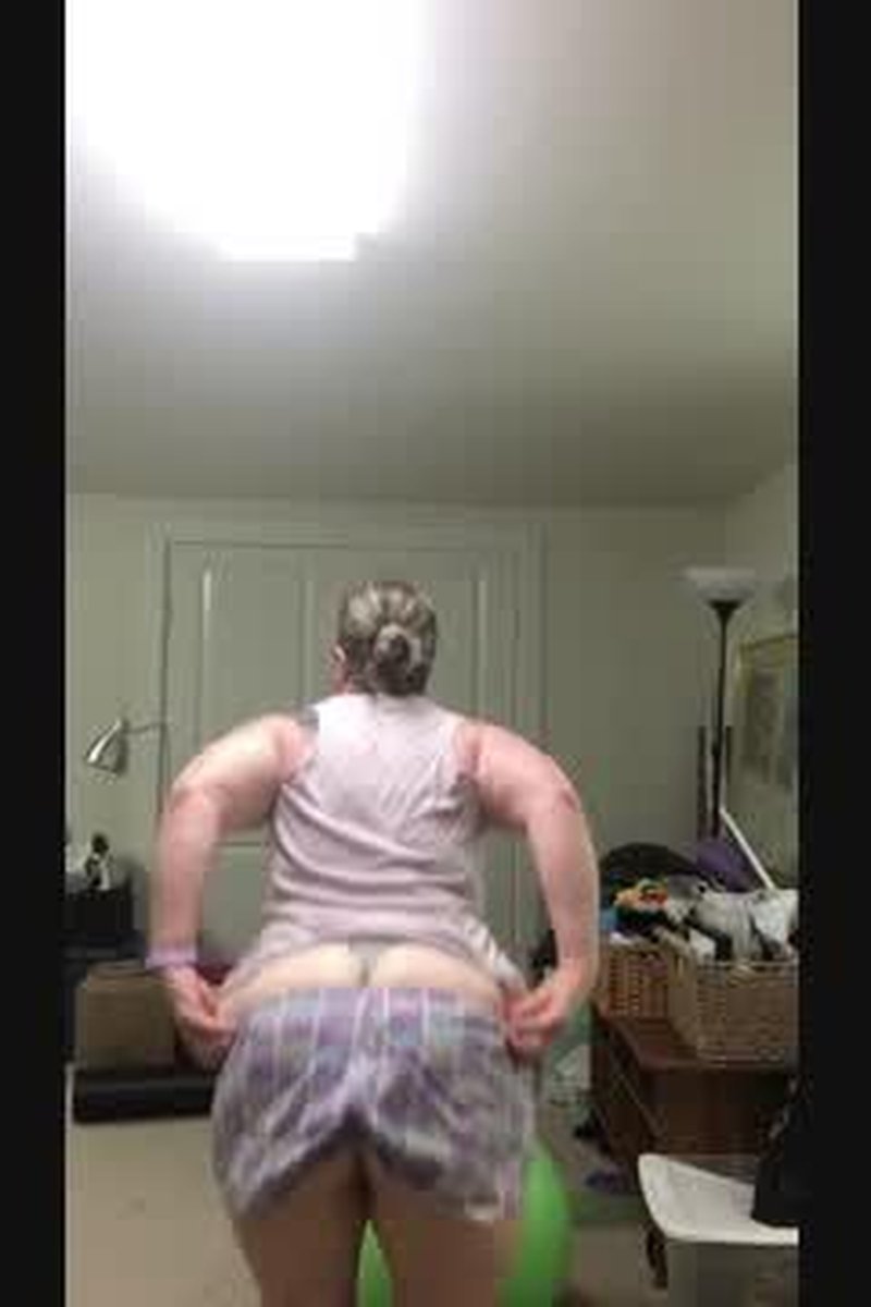 Butt Crack Fetish? - Screenshot 1 of 4 - Amateur