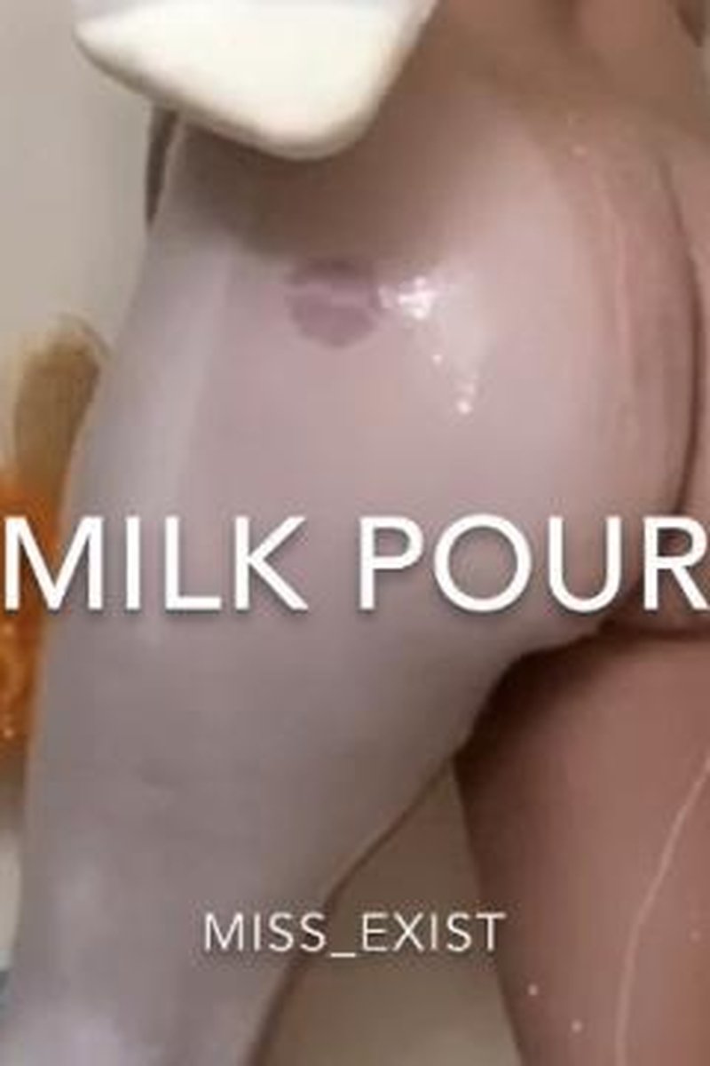 Milk Pour - Screenshot 1 of 4 - Bathroom
