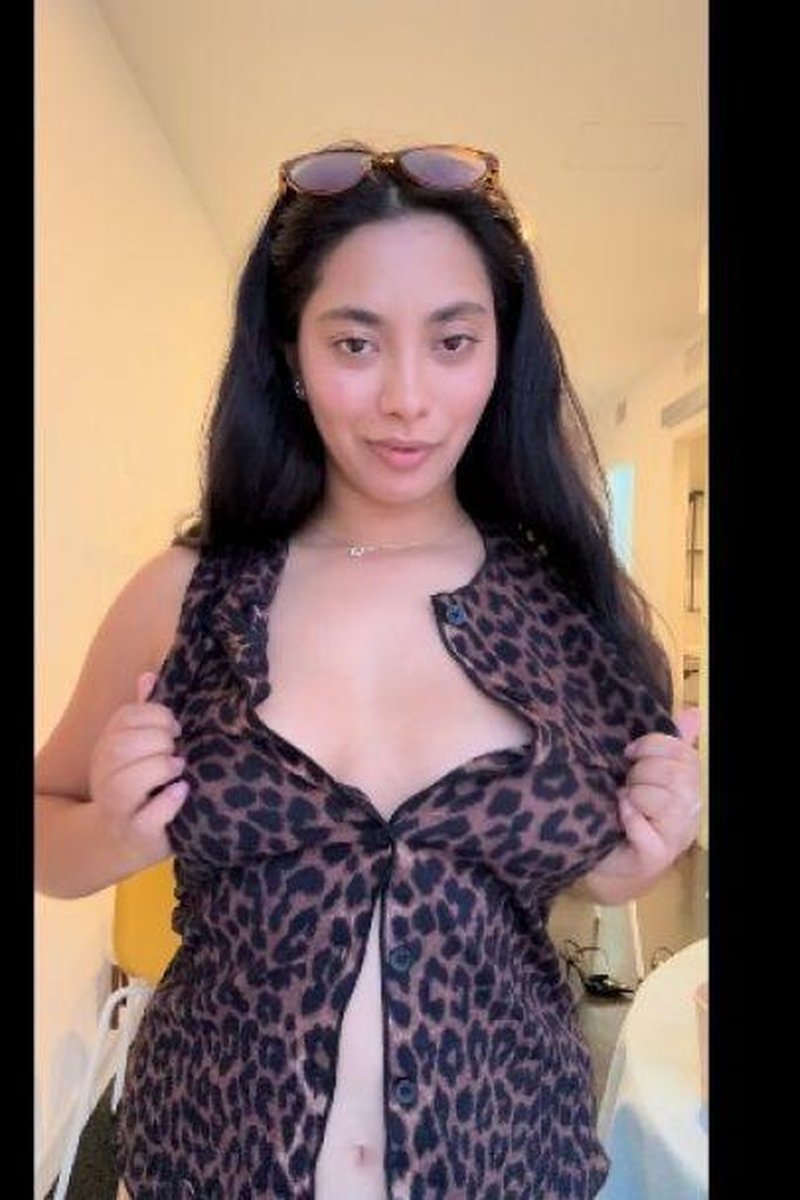Tits - Screenshot 1 of 4 - Asiangirl