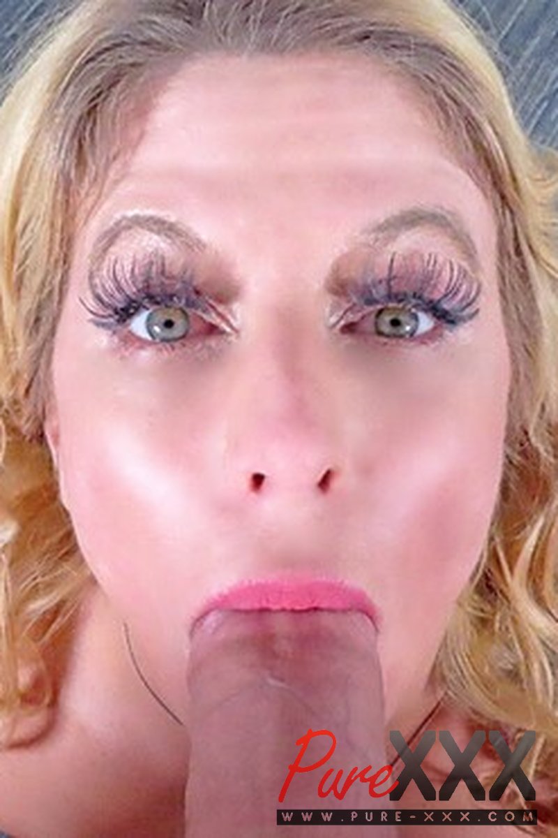 Busty Blonde Cougar Goes Wild - Screenshot 1 of 4 - Big Ass