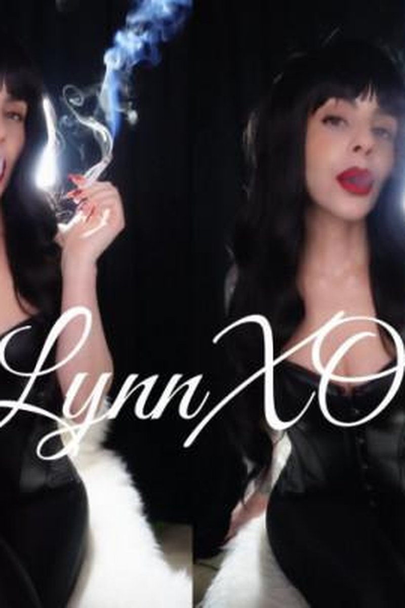 You Should Know How To Please Your Smoking Goddess - Screenshot 1 of 4 - Babes