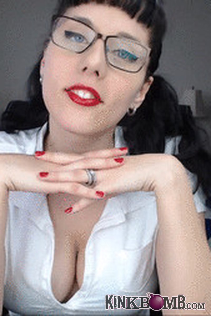 Sexy Saffron: Folded Hand Fetish Video 1 - Screenshot 1 of 4 - Voyeur
