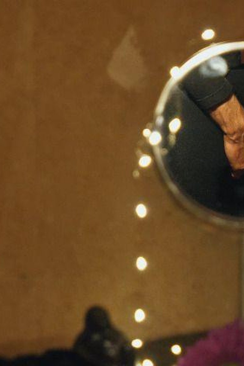 Round Mirror - Screenshot 1 of 4 - Masturbation