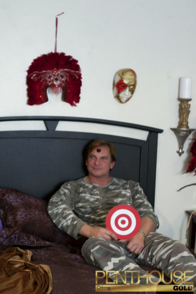 Right on Target - Screenshot 1 of 4 - Anal