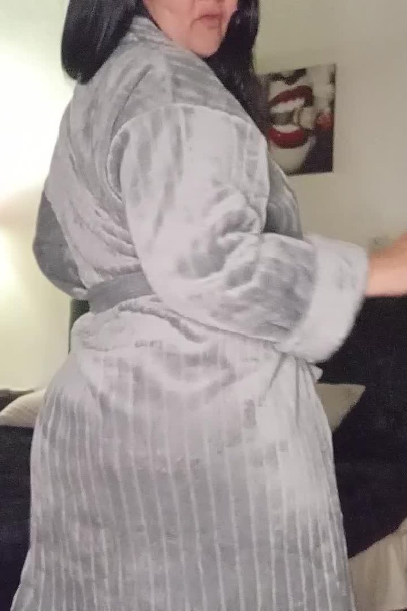 Jumping Buttocks - Screenshot 1 of 4 - Ass Worship