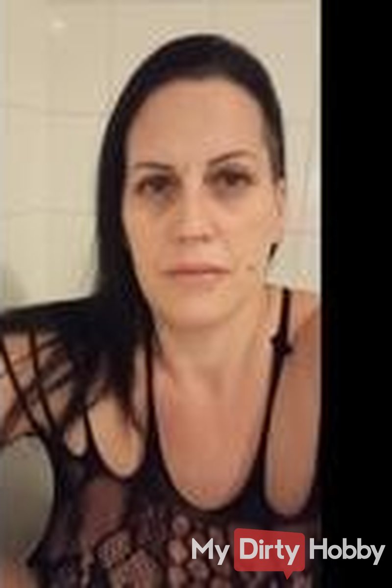 Short Piss - Screenshot 1 of 4 - Laura05