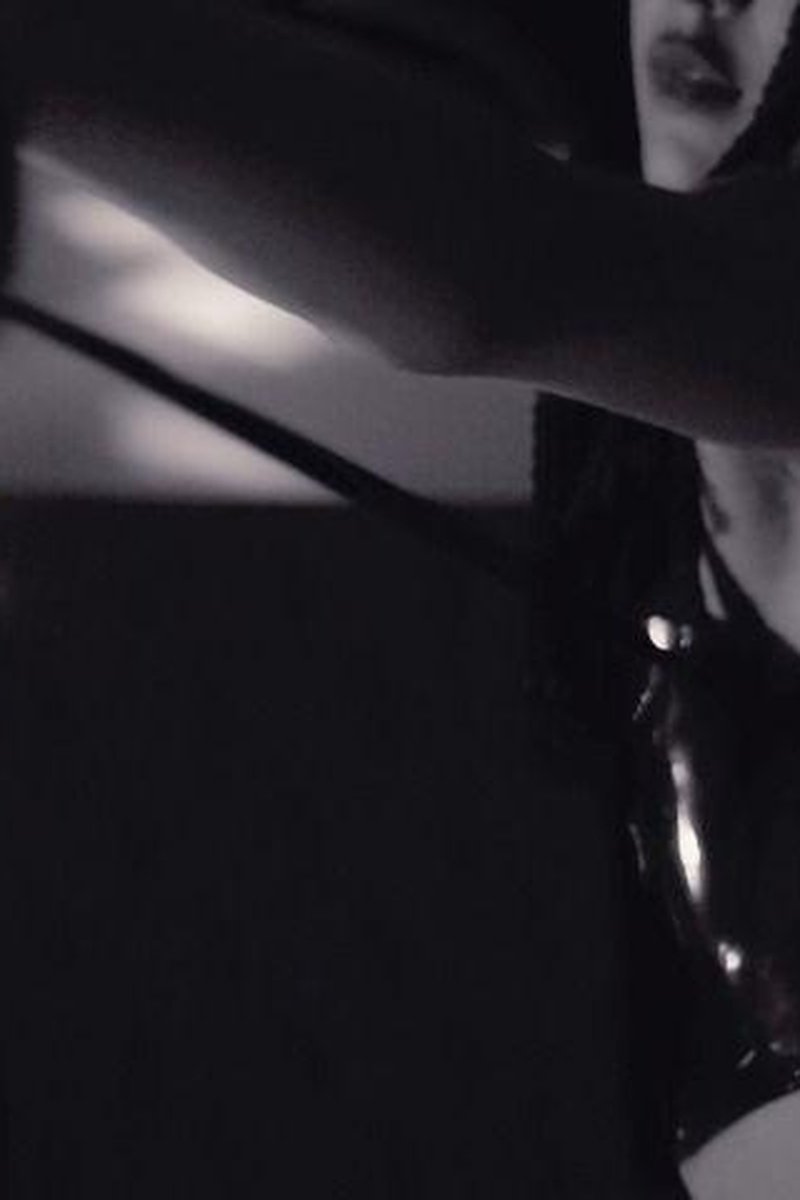 Pole Dance - Screenshot 1 of 4 - Ass Worship