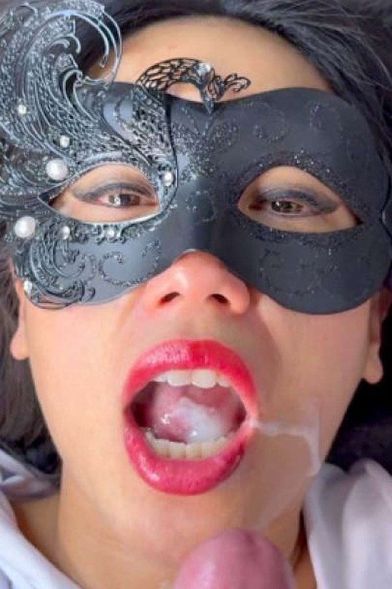 Sexy Cumshot In Mouth - Screenshot 1 of 4 - Cum Eating