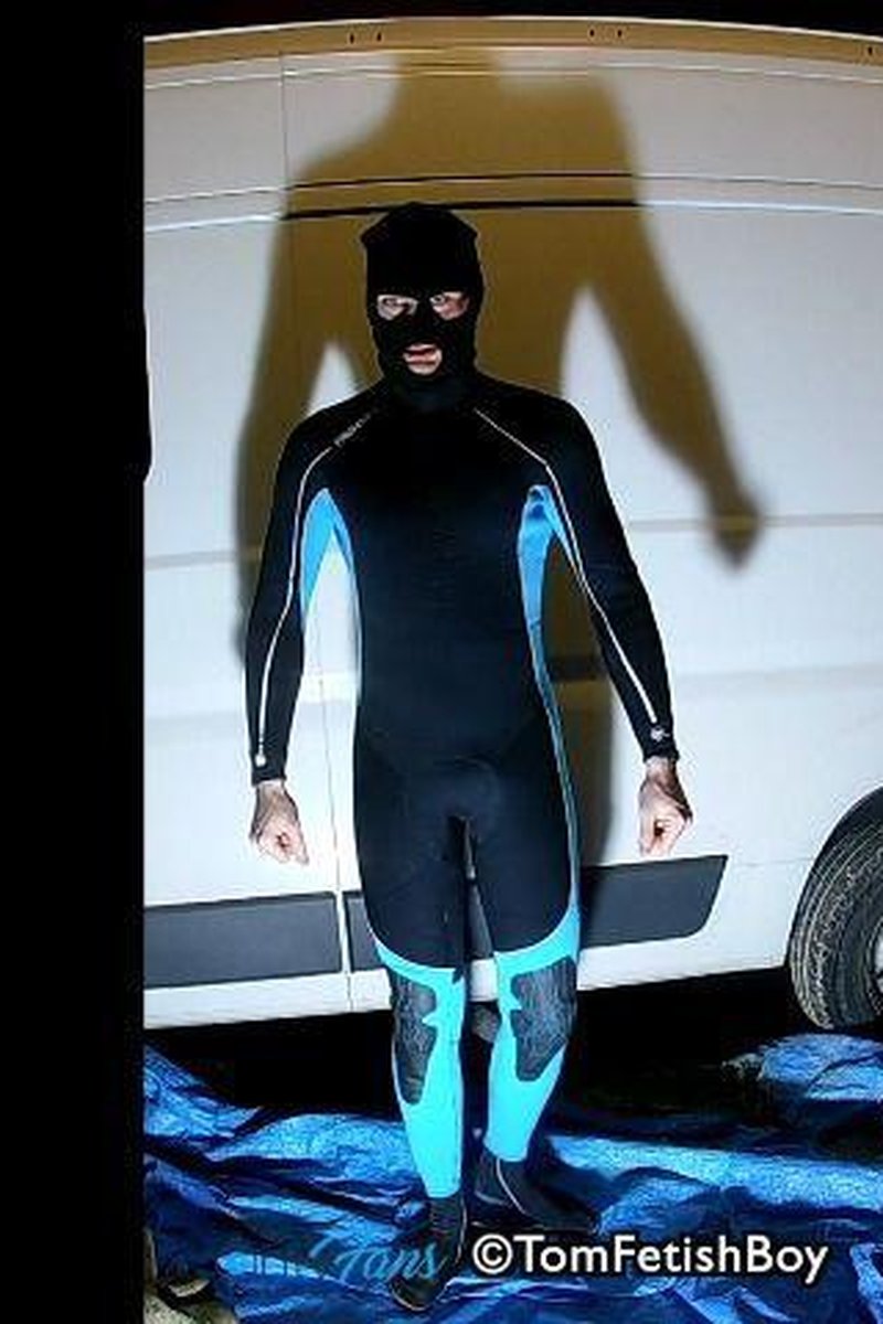 Wetsuit Destruction - Screenshot 1 of 4 - Clothing Destruction / Removal