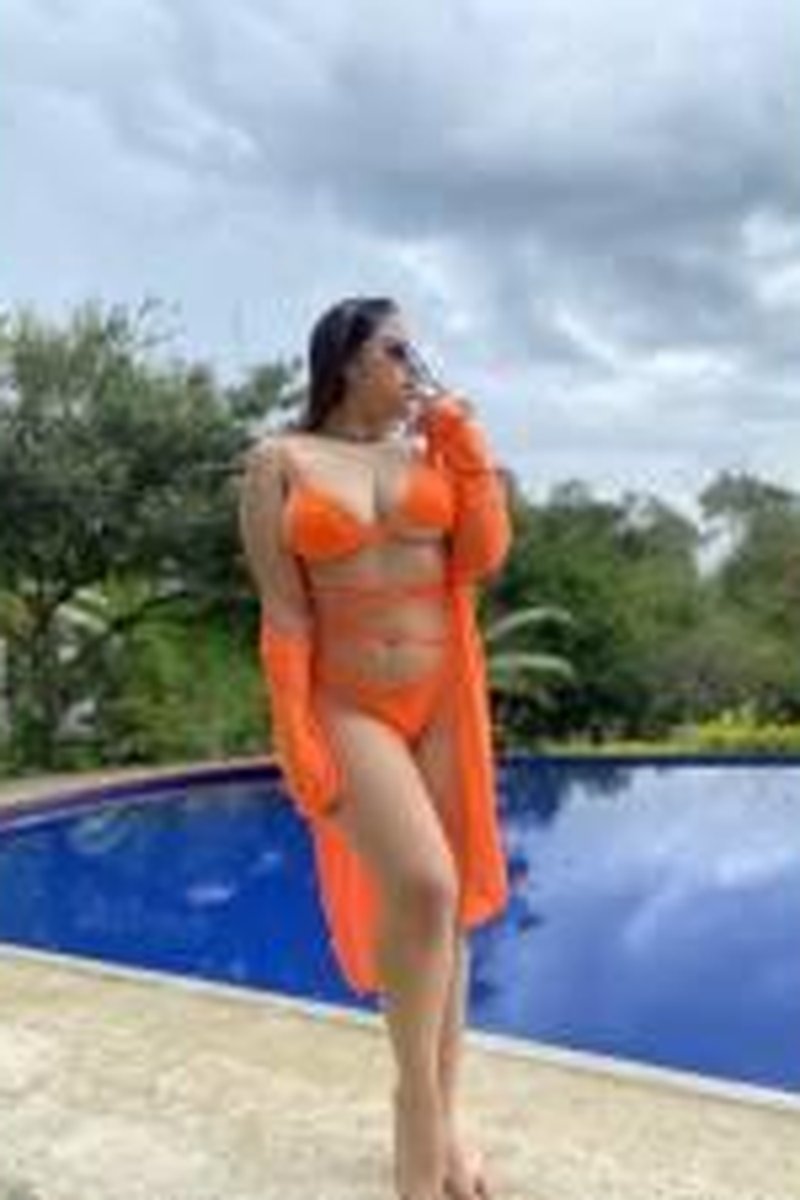 Pool Day - Screenshot 1 of 4 - Babes