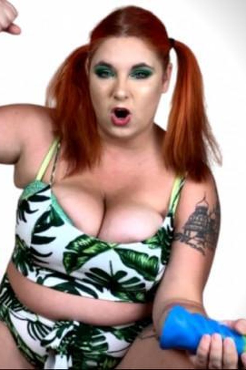 Workout With Kitty - Screenshot 1 of 4 - BBW