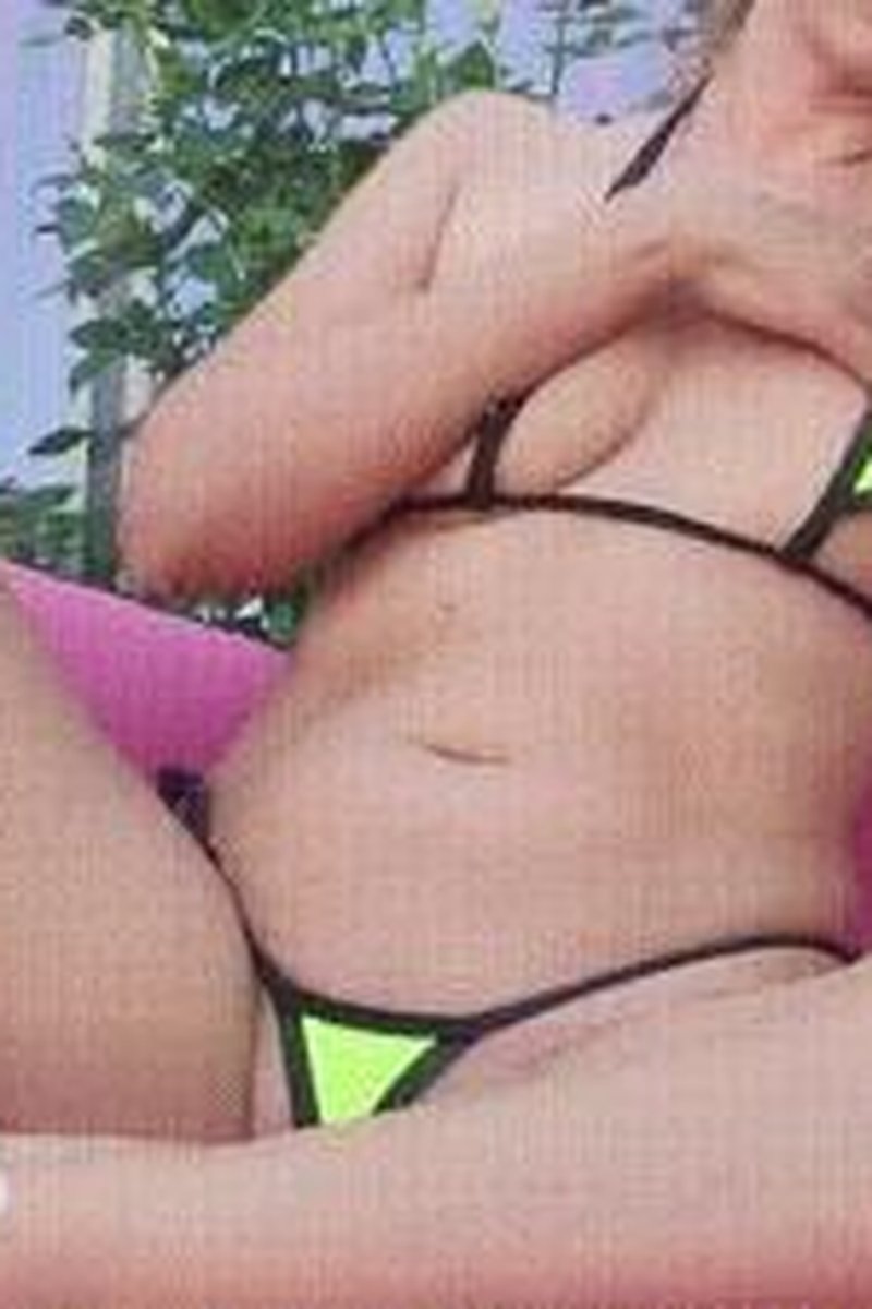 Vibing 23 - Screenshot 1 of 4 - Masturbation