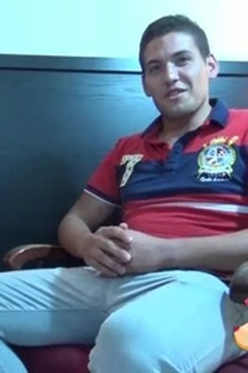 Ariel Dares with a Blind Appointment in His First Video - Screenshot 1 of 4 - Amateur
