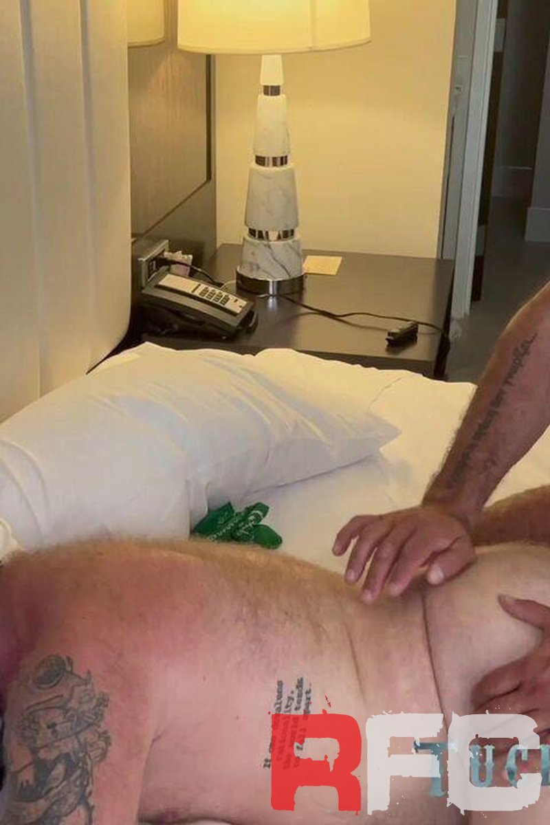 Daddyland Dick Down - Screenshot 1 of 4 - Big Muscle Guys
