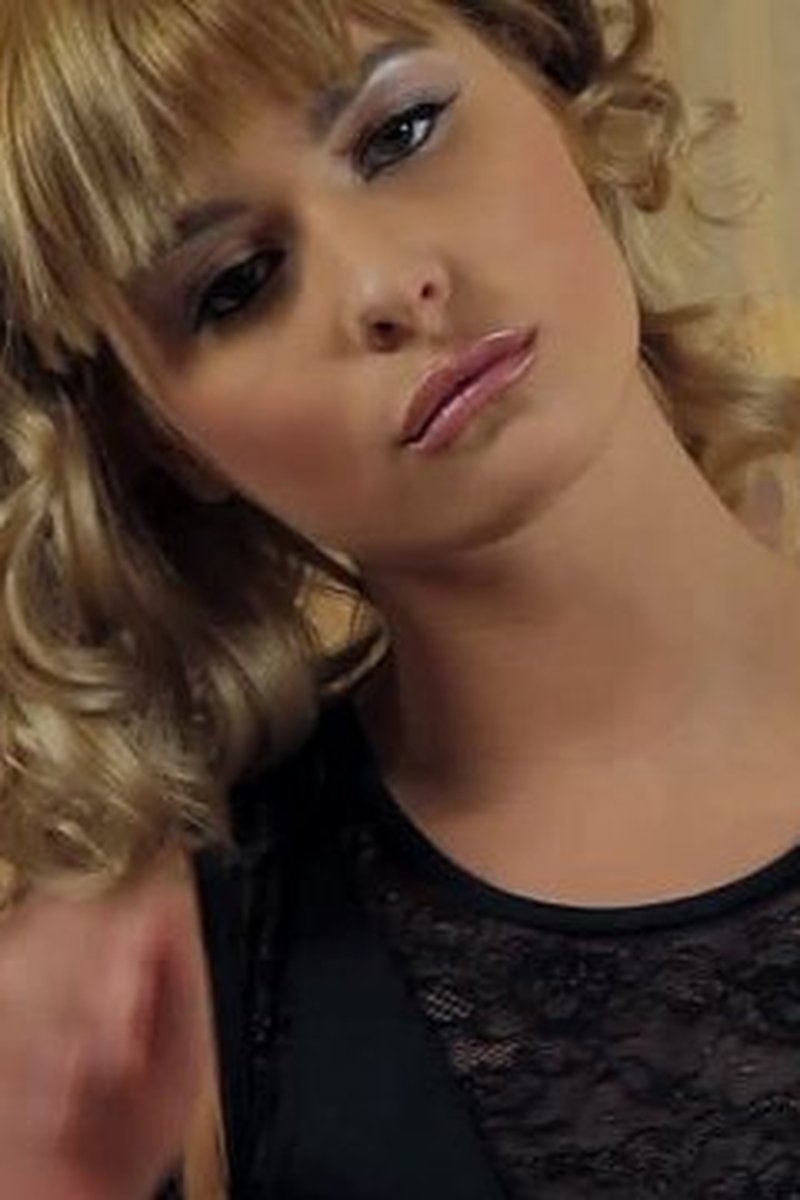 Slave Material - Screenshot 1 of 4 - Brown Hair