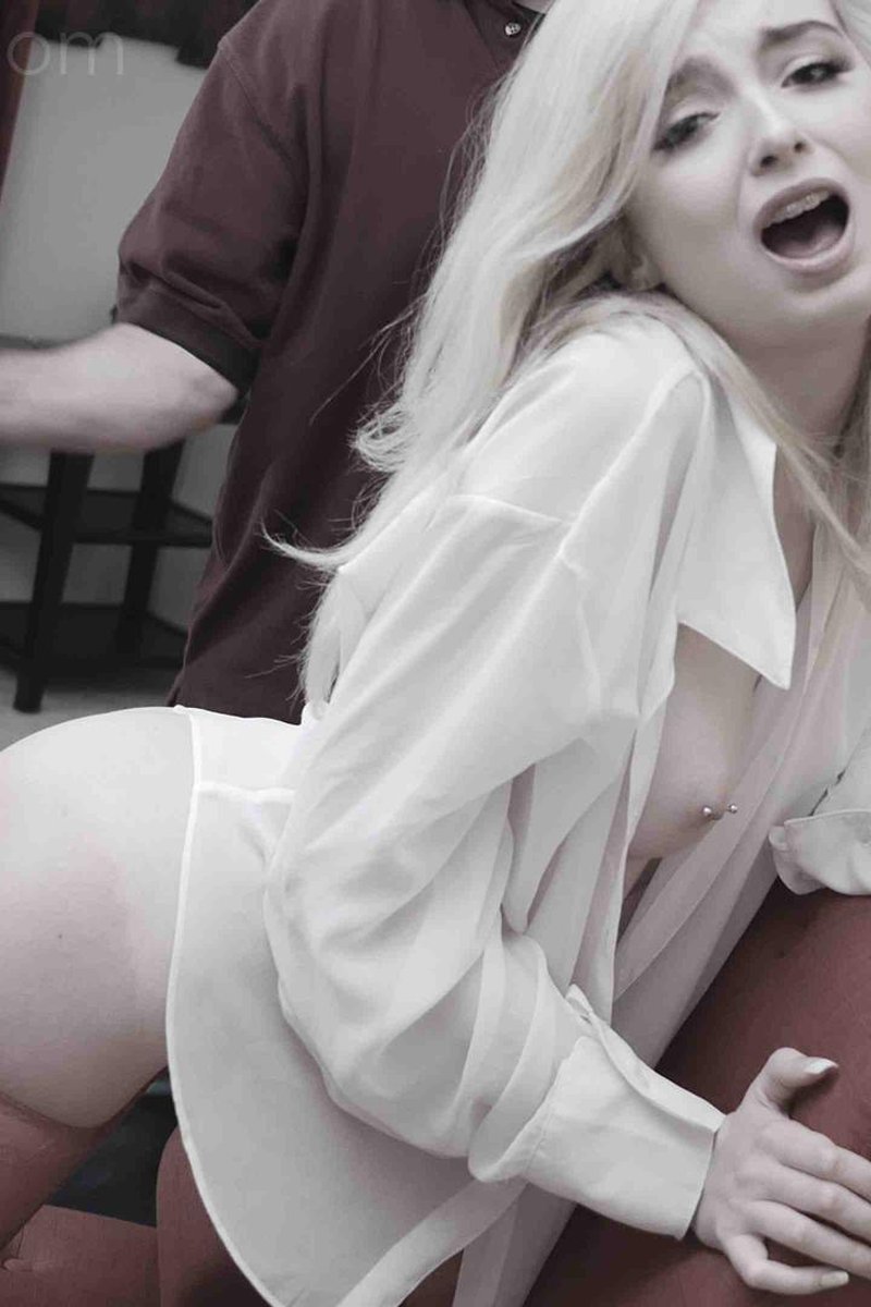 Lexi Lore 2 - Screenshot 1 of 4 - Spanking