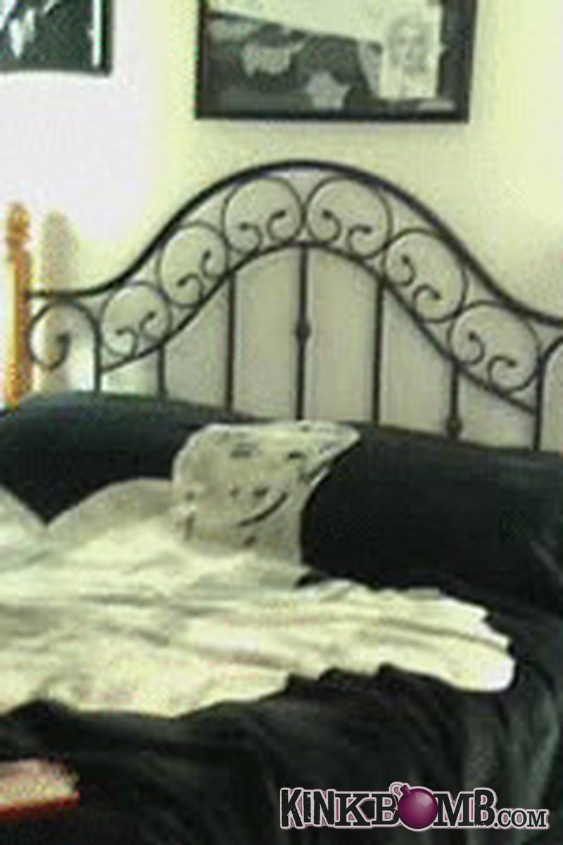 Laylamonroe: Object Insertion - Screenshot 1 of 4 - Masturbation