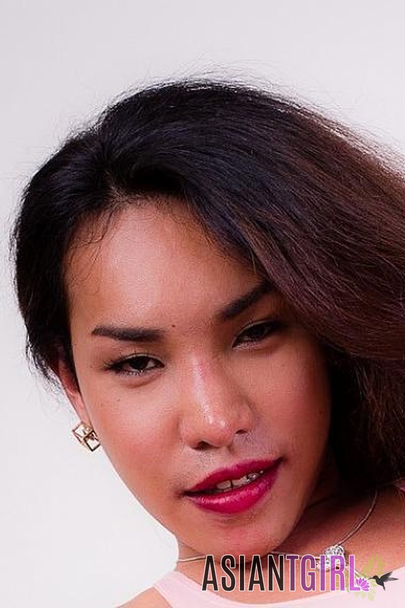 Sofia's Smooth Curves - Screenshot 1 of 4 - Asian
