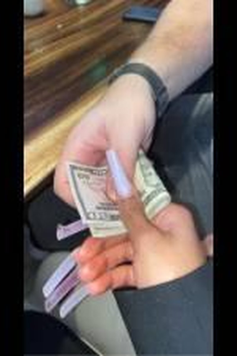 Deluxe Subscription - Screenshot 1 of 4 - Findom