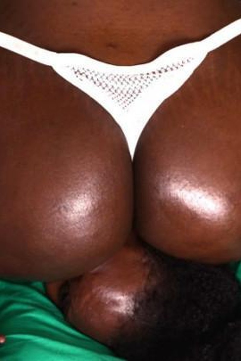 Desperate Taps - Screenshot 1 of 4 - Ass Fetish
