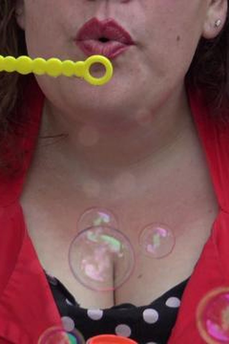 Bubble Blowing - Screenshot 1 of 4 - Blowjob