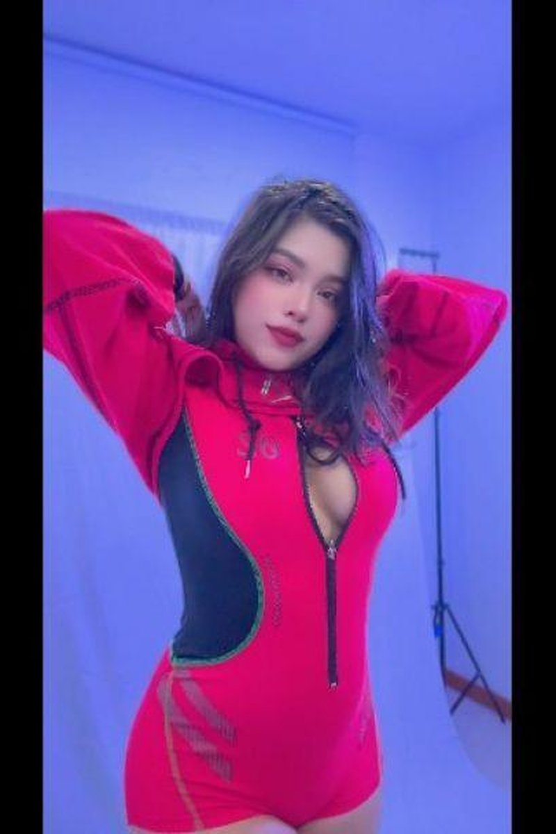 Photoshoot While I Do Videos - Screenshot 1 of 4 - Babes