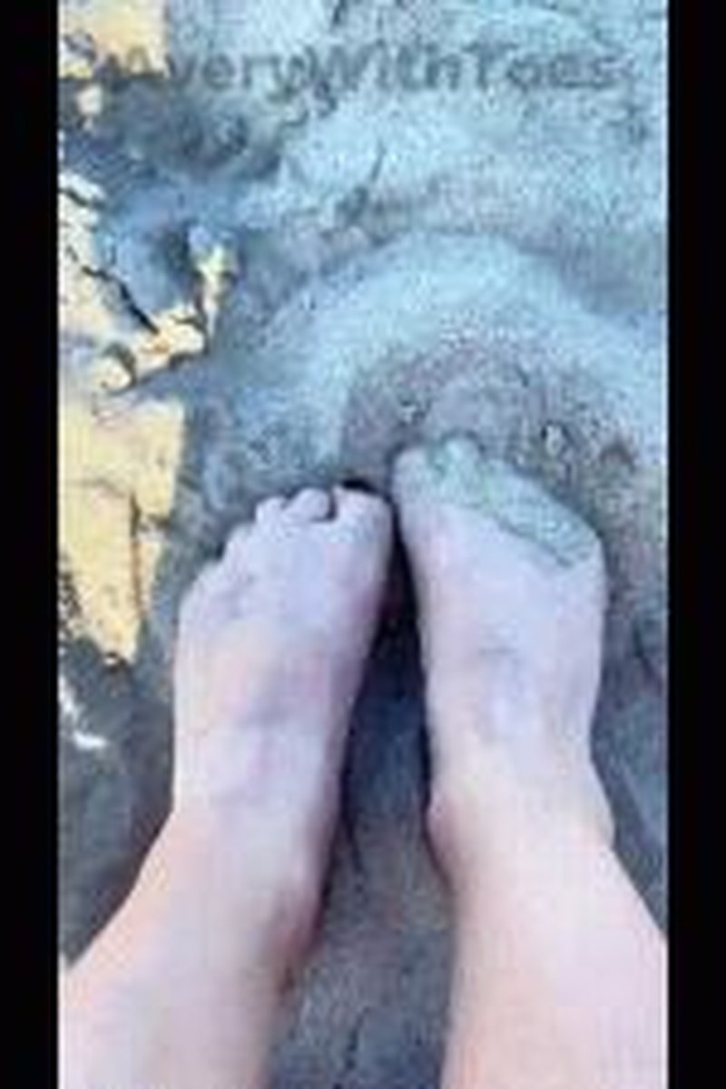 Dirty, Sandy Feet At The Beach With Red Toes - Screenshot 1 of 4 - Foot Fetish