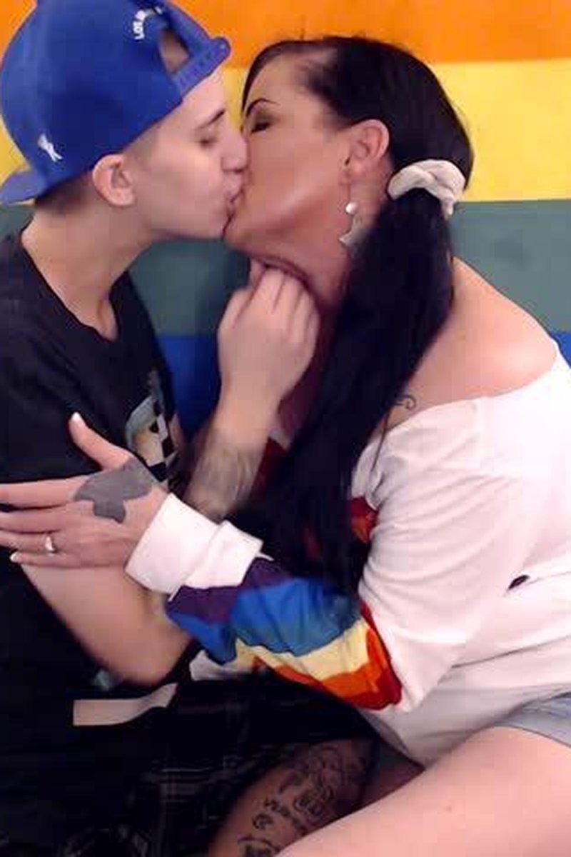 Taboo Older Younger Lesbian Kissing - Screenshot 1 of 4 - Kissing