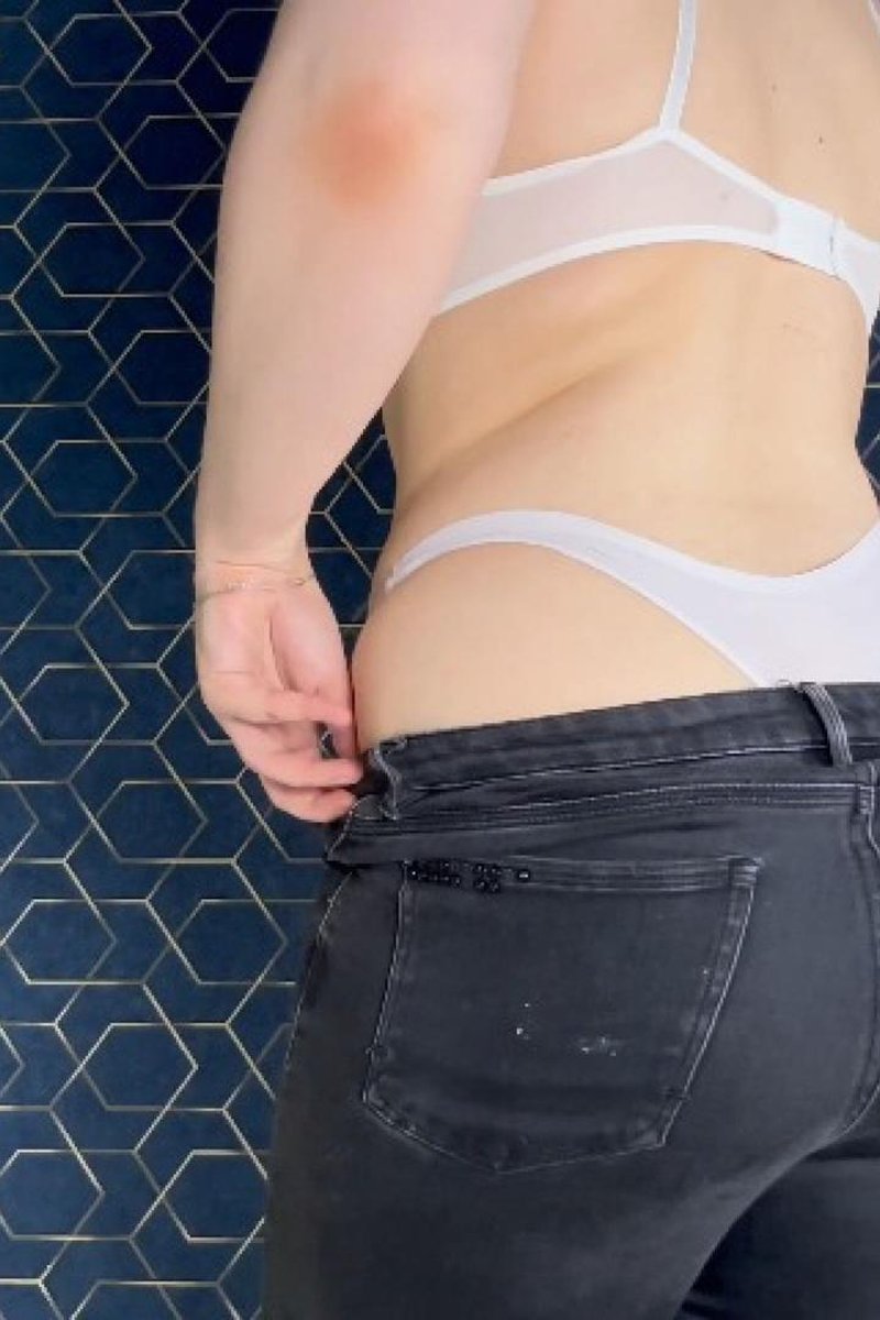 Whale Tail - Screenshot 1 of 4 - Babes