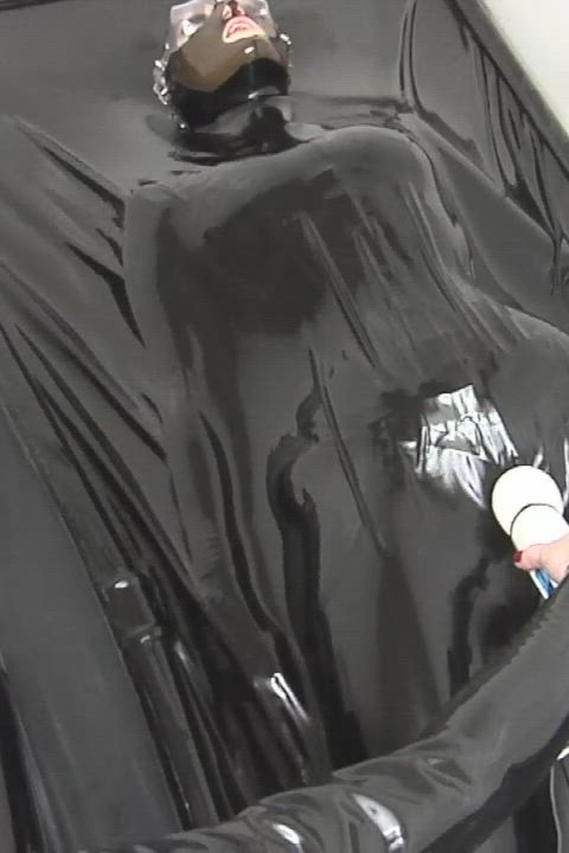 Vacuum Bed - Screenshot 1 of 4 - Bondage
