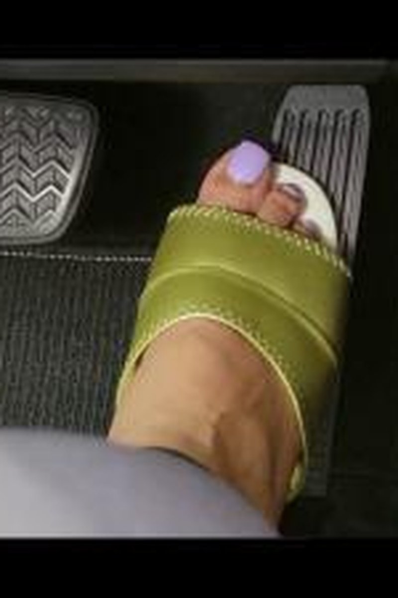 Slippers - Screenshot 1 of 4 - Car