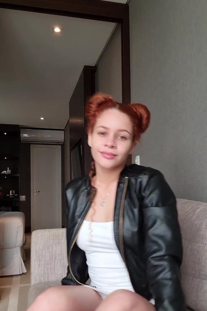 Redhead - Screenshot 1 of 4 - Babes