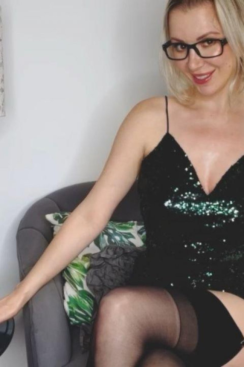 Stepmoms Experiment - Screenshot 1 of 4 - Cum On Tits