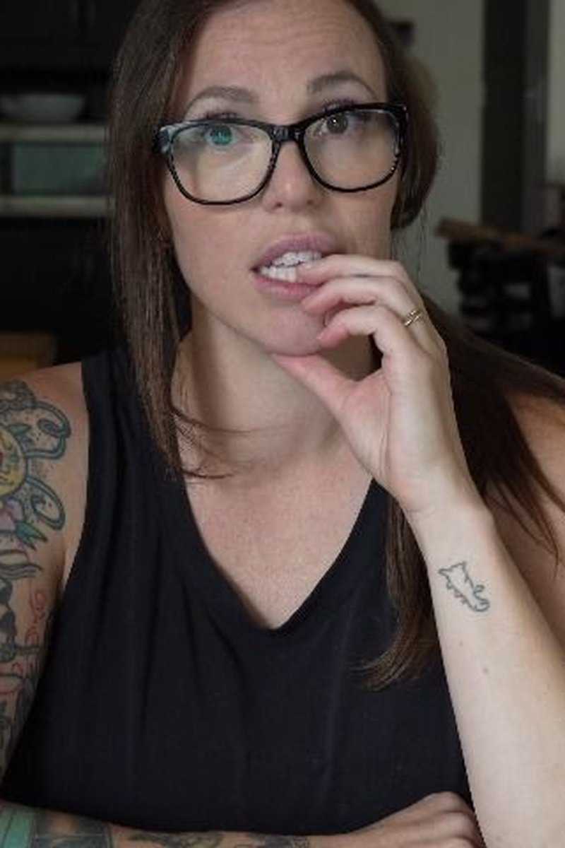 Resisting Mom Gets Fucked - Screenshot 1 of 4 - Mother