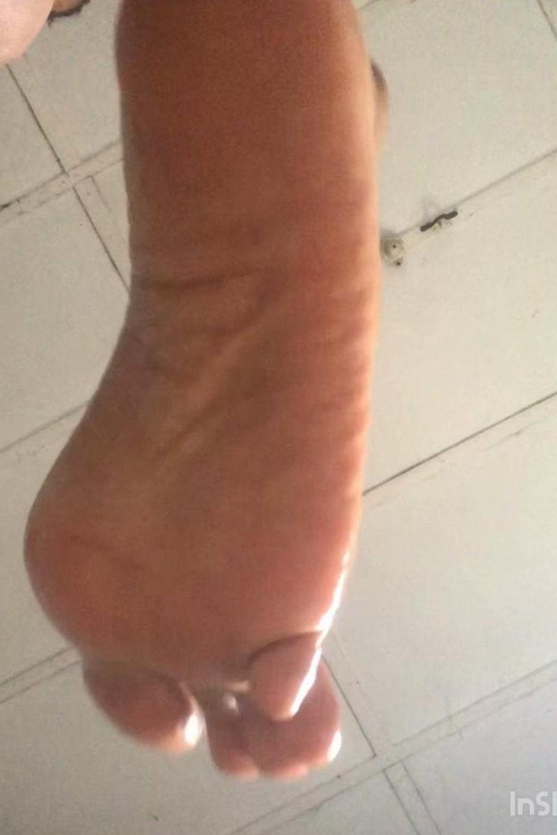 Bare Oiled Sole - Screenshot 1 of 4 - Feetplay