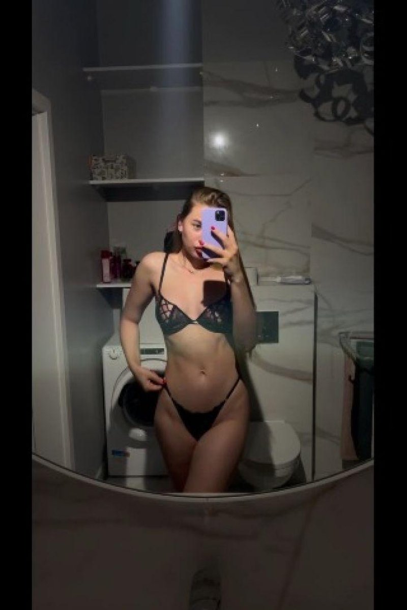 Sexy Underwear - Screenshot 1 of 4 - Body Worship